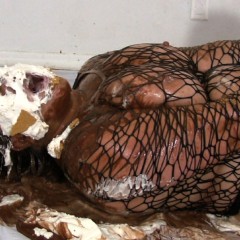 Messygirl: Vicky is Bound to Get Messy