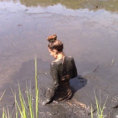 DIDVP_Leila: Elvira gets left alone and stuck in thick mud