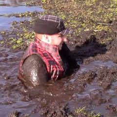 DIDVP_Leila: Anthony sinks in thick mud while tracking a deer