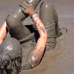 LisaMoomin: Muddy Girls!