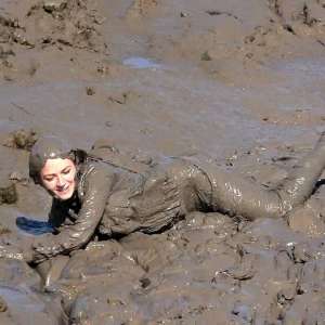LisaMoomin: Muddy Girls!