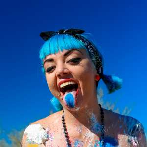 messyhot: Fetish Betty Cake Mess in a Public Mountain Park