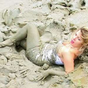 FOXY: video Cindy in mud