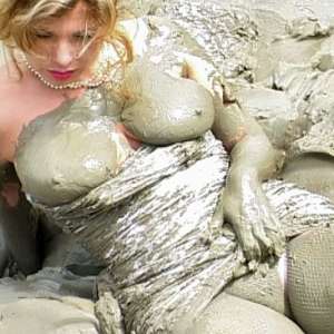 FOXY: video Cindy in mud