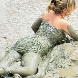 FOXY: video Cindy in mud