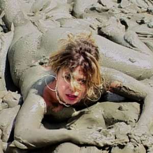 FOXY: video Cindy in mud