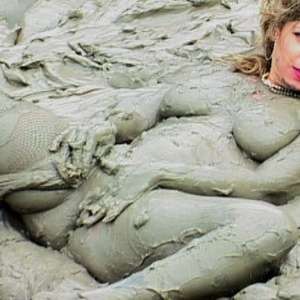 FOXY: video Cindy in mud