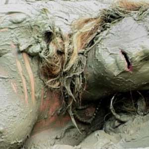 FOXY: video Cindy in mud