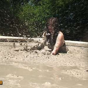 FOXY: big boobs covered mud