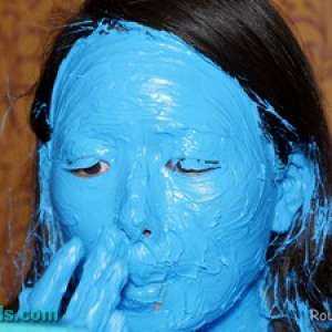 Alumi: Route 207 Has a New Metallic Gold Paint Vid @ Pied Asian Girls