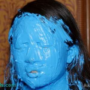 Alumi: Route 207 Has a New Metallic Gold Paint Vid @ Pied Asian Girls