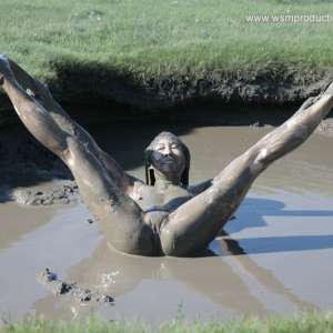WSMProductions: Jade is the ultimate muddy jogger--Wsm