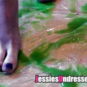 www.messy-jessie.com: Help Messy Jessie Missing Scene Wellybraknickerfilling