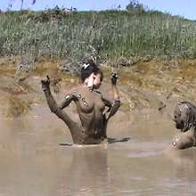 FOXY: A couple in the mud