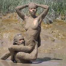 FOXY: A couple play in mud