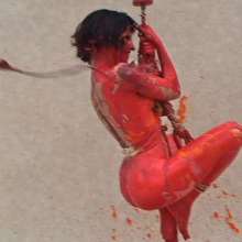 FOXY: Lola suspended and paint covered