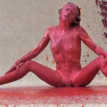 FOXY: Lola suspended and paint covered