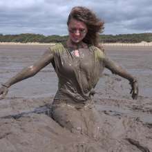 LisaMoomin: Alice Loves Mud!