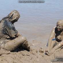 DungeonMasterOne: Langstonedale: Maria and Rosemary build a mudslide