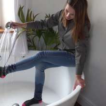 MostWam: Charlottes Wet-Shirt in the Shower