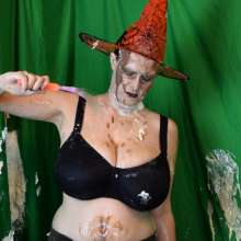 MessyCleo: Witch Cleo's magic goes terribly wrong.