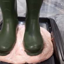 SpannerWilkins: Hunters Stuck in Glue!