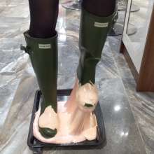 SpannerWilkins: Hunters Stuck in Glue!