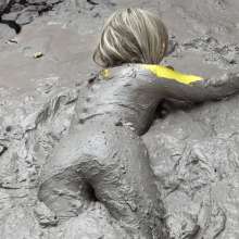 FOXY: the magic of a zentai in mud