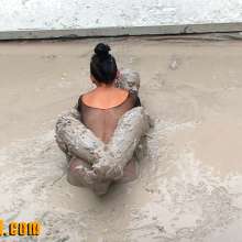 FOXY: videos "slave in mud" downloadable