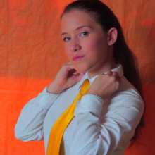 lovingmessy4you: Beautiful Gunge in Yellow Tie, White Shirt a Skirt