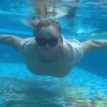 Wet_look_elena: Black Leggings and White Top in Pool