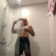 Wet_look_elena: Hairwash in Leather