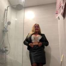 Wet_look_elena: Hairwash in Leather