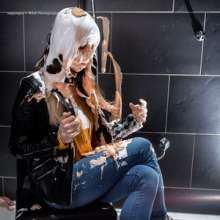WAM Photography: Linda Is Pied in Jeans and Leather