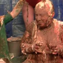 123gunge: Isabel Dean cannot stay clean!
