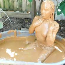 Kaydens: Kaydens' White Jeans in the Mud Spa