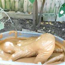 Kaydens: Kaydens' White Jeans in the Mud Spa