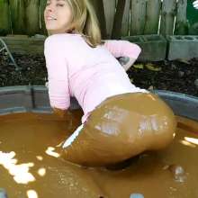 Kaydens: Kaydens' White Jeans in the Mud Spa