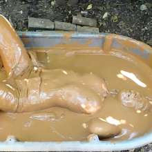 Kaydens: Kaydens' White Jeans in the Mud Spa