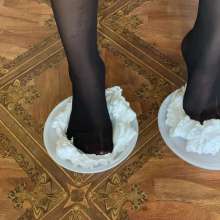 Top Messy Girls: Pie Model Very High Heels Feet Pantyhose