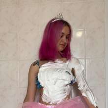 Top Messy Girls: The Doll Doesn't like Pies