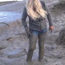WetandMuddy: Video 61--Stuck in the Middle with You