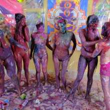messyhot: 6 Girls Get Messy Record Breaking Sploshing Scene Part 2