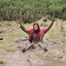FOXY: video red jacket in mud
