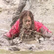 FOXY: Down jacket in deep mud