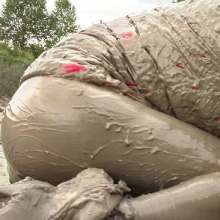FOXY: Down jacket in deep mud