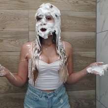 Mia_Mur: Honey and Pies on My Hair!  So Messy!  Yum!