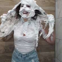 Mia_Mur: Honey and Pies on My Hair!  So Messy!  Yum!