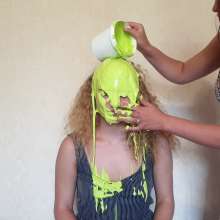 Top Messy Girls: Rubbed Slime into Curly Hair