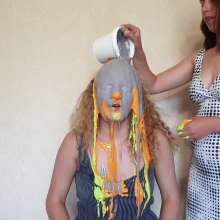 Top Messy Girls: Rubbed Slime into Curly Hair